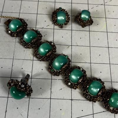 Green LUCKY Cat Eye VINTAGE Set of: Bracelet, Ring and Clip on Earrings