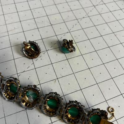 Green LUCKY Cat Eye VINTAGE Set of: Bracelet, Ring and Clip on Earrings