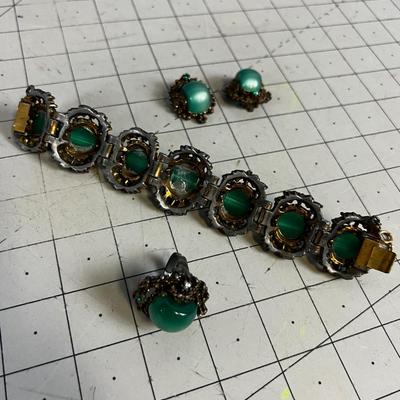 Green LUCKY Cat Eye VINTAGE Set of: Bracelet, Ring and Clip on Earrings