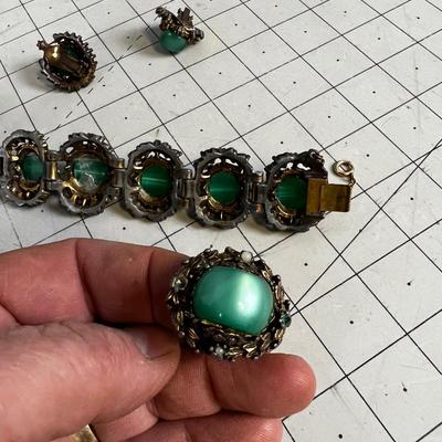 Green LUCKY Cat Eye VINTAGE Set of: Bracelet, Ring and Clip on Earrings
