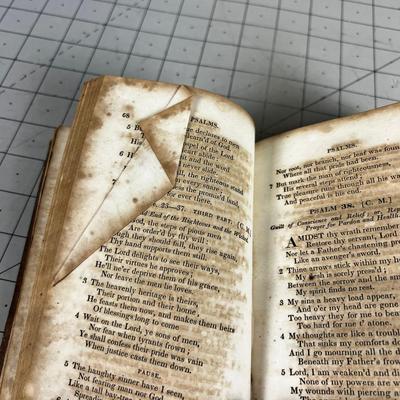 THE PSALMS OF DAVID

Book of Common Prayer: Psalms; Watts, I. Laye 1700's 
