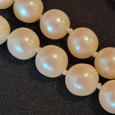 Pearl Necklaces, Bracelets, and Earrings (PB2-DW)