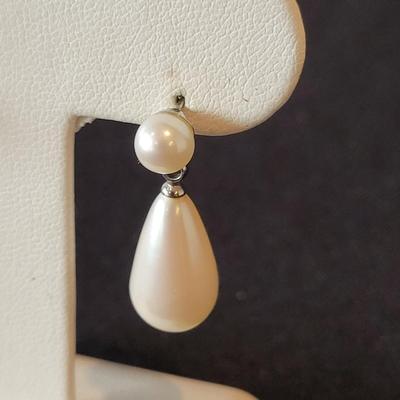 Pearl Necklaces, Bracelets, and Earrings (PB2-DW)