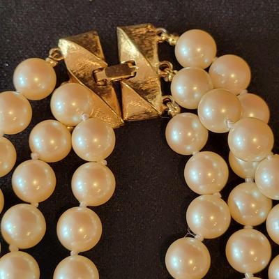 Pearl Necklaces, Bracelets, and Earrings (PB2-DW)