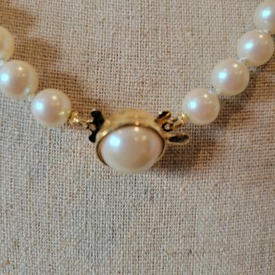Pearl Necklaces, Bracelets, and Earrings (PB2-DW)