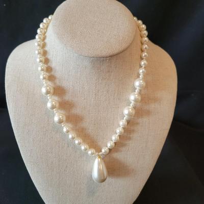 Pearl Necklaces, Bracelets, and Earrings (PB2-DW)