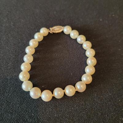 Pearl Necklaces, Bracelets, and Earrings (PB2-DW)