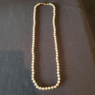 Pearl Necklaces, Bracelets, and Earrings (PB2-DW)