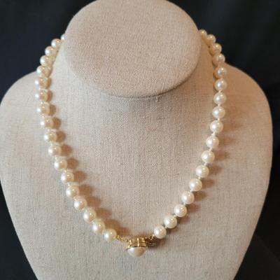 Pearl Necklaces, Bracelets, and Earrings (PB2-DW)
