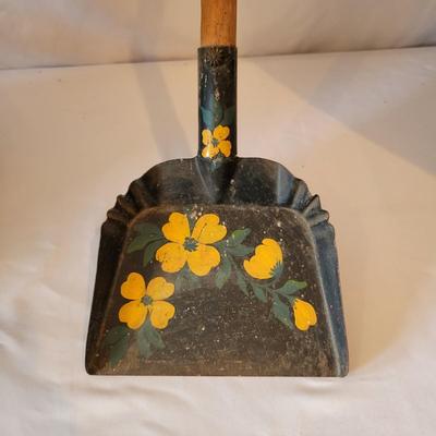 Reeves Coal Bucket, Straw Broom, and More (D-DW)