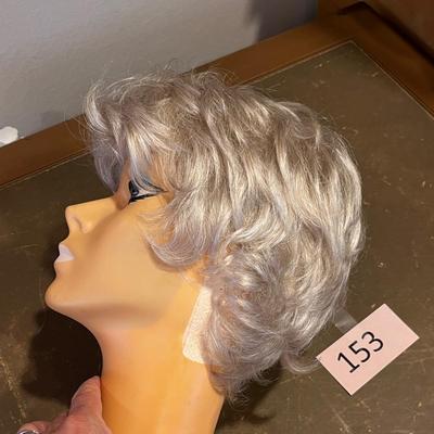 Head mannequin with wig