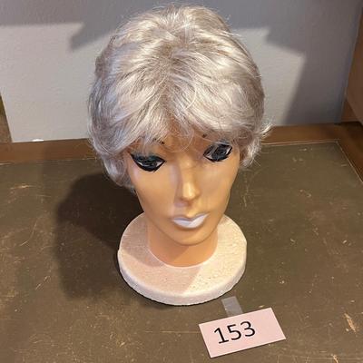 Head mannequin with wig