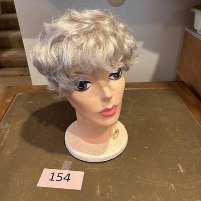 Head mannequin with wig