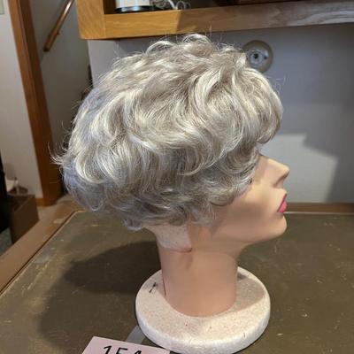 Head mannequin with wig