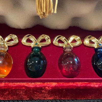 Elizabeth Taylorâ€™s Jewel Perfume Collection