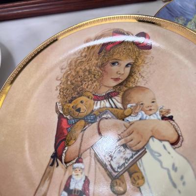Zolan, Hagara faces of the world decorator plates