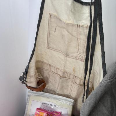 Vintage Aprons and fabrics, set of sheets