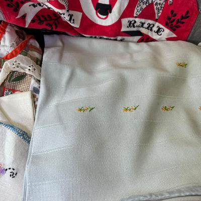 Vintage Aprons and fabrics, set of sheets