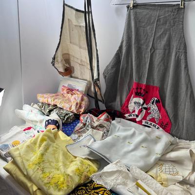 Vintage Aprons and fabrics, set of sheets