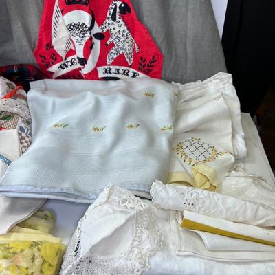 Vintage Aprons and fabrics, set of sheets