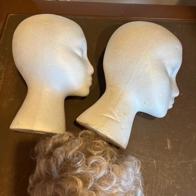 Set of two wig / hat foam mannequin