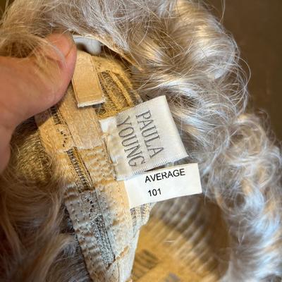 Set of two wig / hat foam mannequin