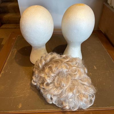 Set of two wig / hat foam mannequin