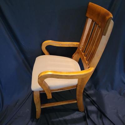 Upholstered Solid Wood Chair (LR-DW)