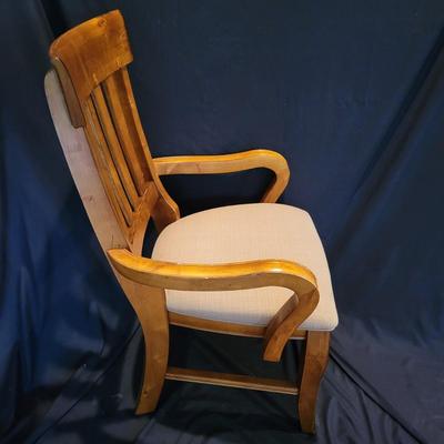 Upholstered Solid Wood Chair (LR-DW)