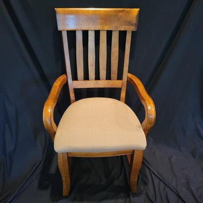 Upholstered Solid Wood Chair (LR-DW)