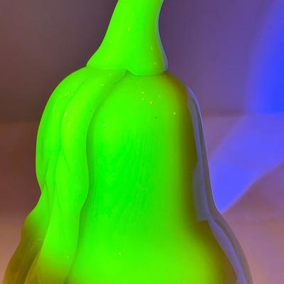Uranium glass paper weight