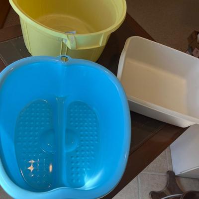 3 plastic buckets / tubs