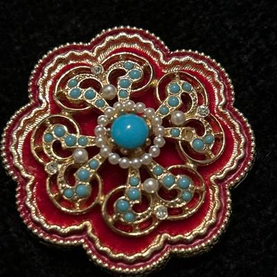 3 gorgeous brooches