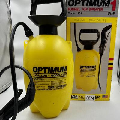 Funnel top sprayer