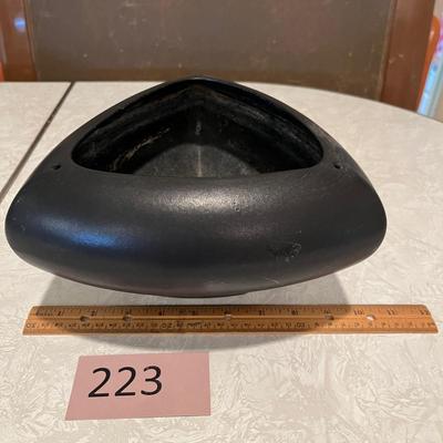 Black triangle pottery bowl