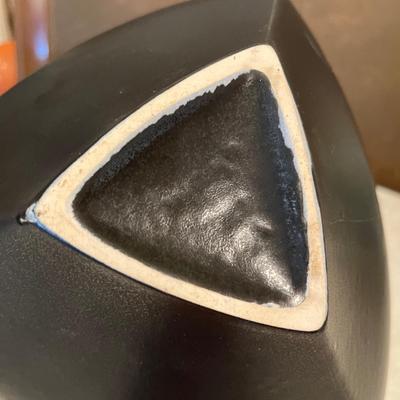 Black triangle pottery bowl