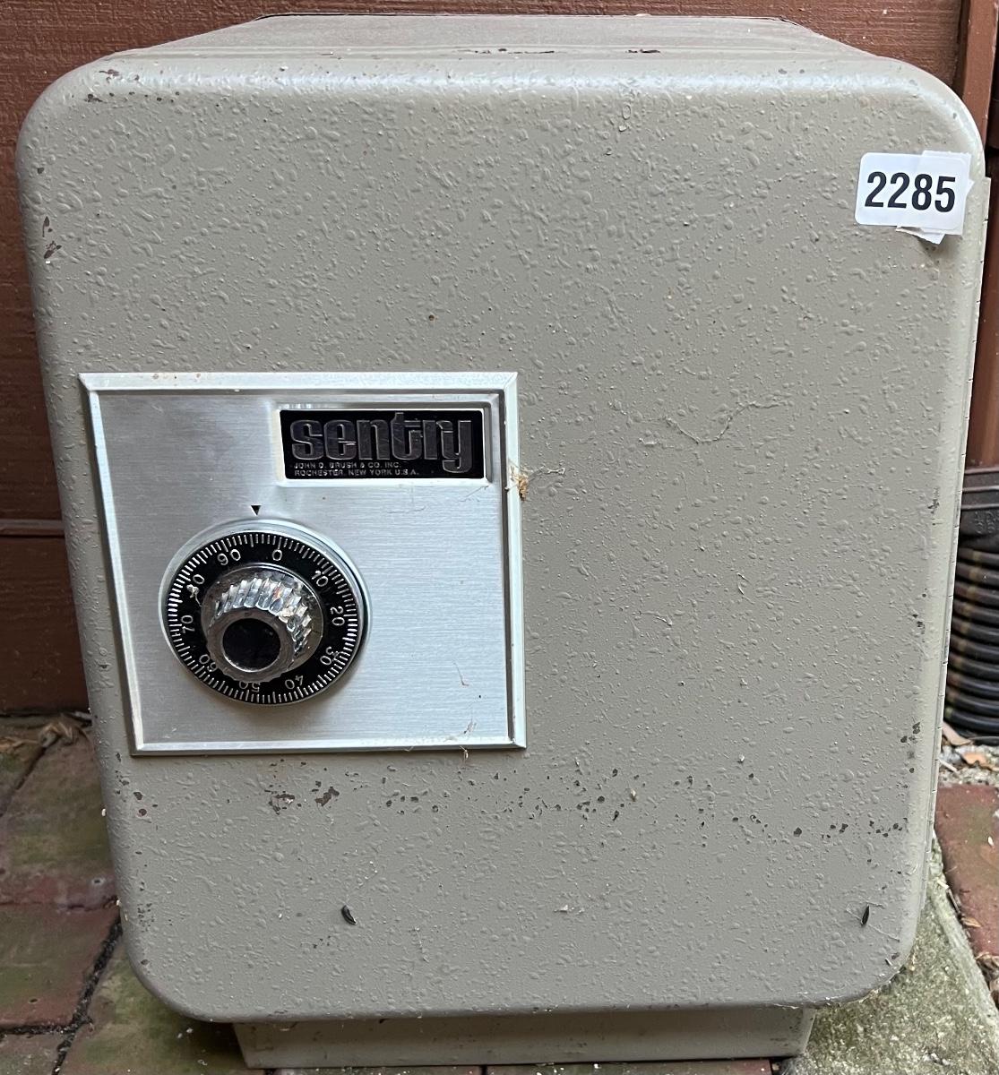 Sentry Safe Metal Rusted Sentry safe | EstateSales.org