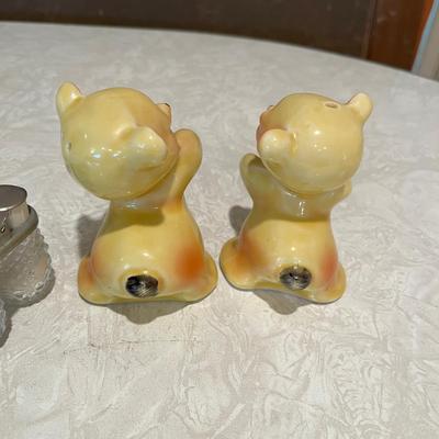Hugging bears and travel Salt & Pepper