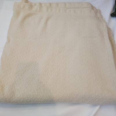 Assortment of Blankets (M-DW)