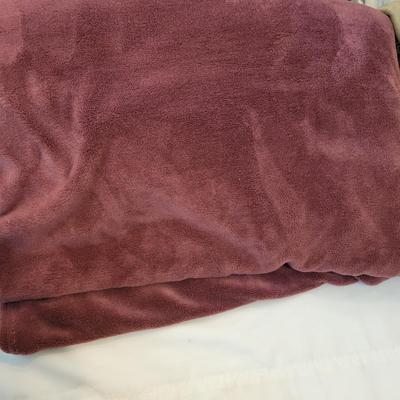 Assortment of Blankets (M-DW)