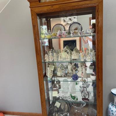 Lighted display cabinet