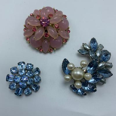 Fun Variety of Pins, Beaded Necklaces, and Bracelets (B3-KW)