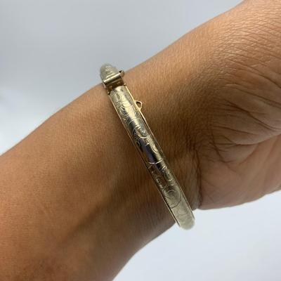 Fun Variety of Pins, Beaded Necklaces, and Bracelets (B3-KW)