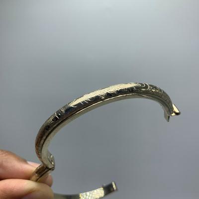 Fun Variety of Pins, Beaded Necklaces, and Bracelets (B3-KW)