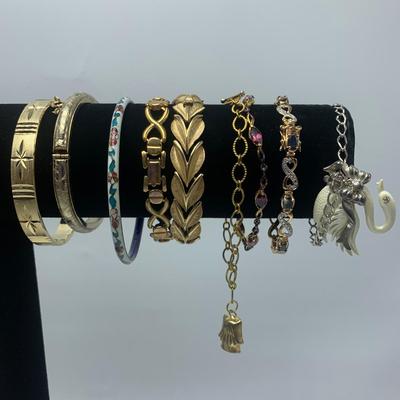 Fun Variety of Pins, Beaded Necklaces, and Bracelets (B3-KW)