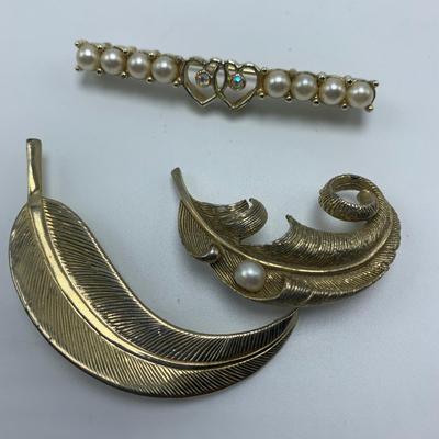 Fun Variety of Pins, Beaded Necklaces, and Bracelets (B3-KW)