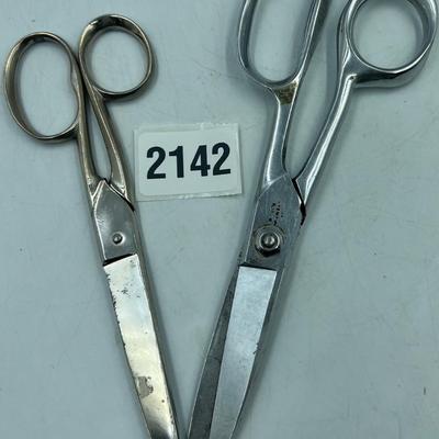 Scissor lot
