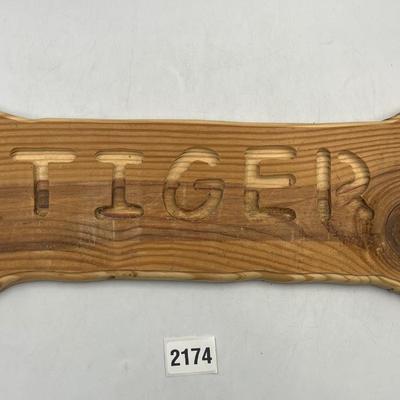 Dog leash hanger