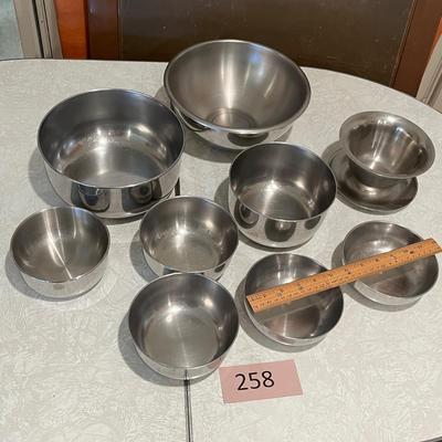 Assorted aluminum bowls