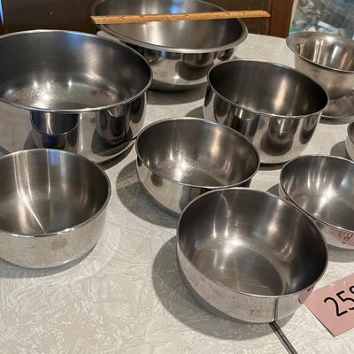 Assorted aluminum bowls